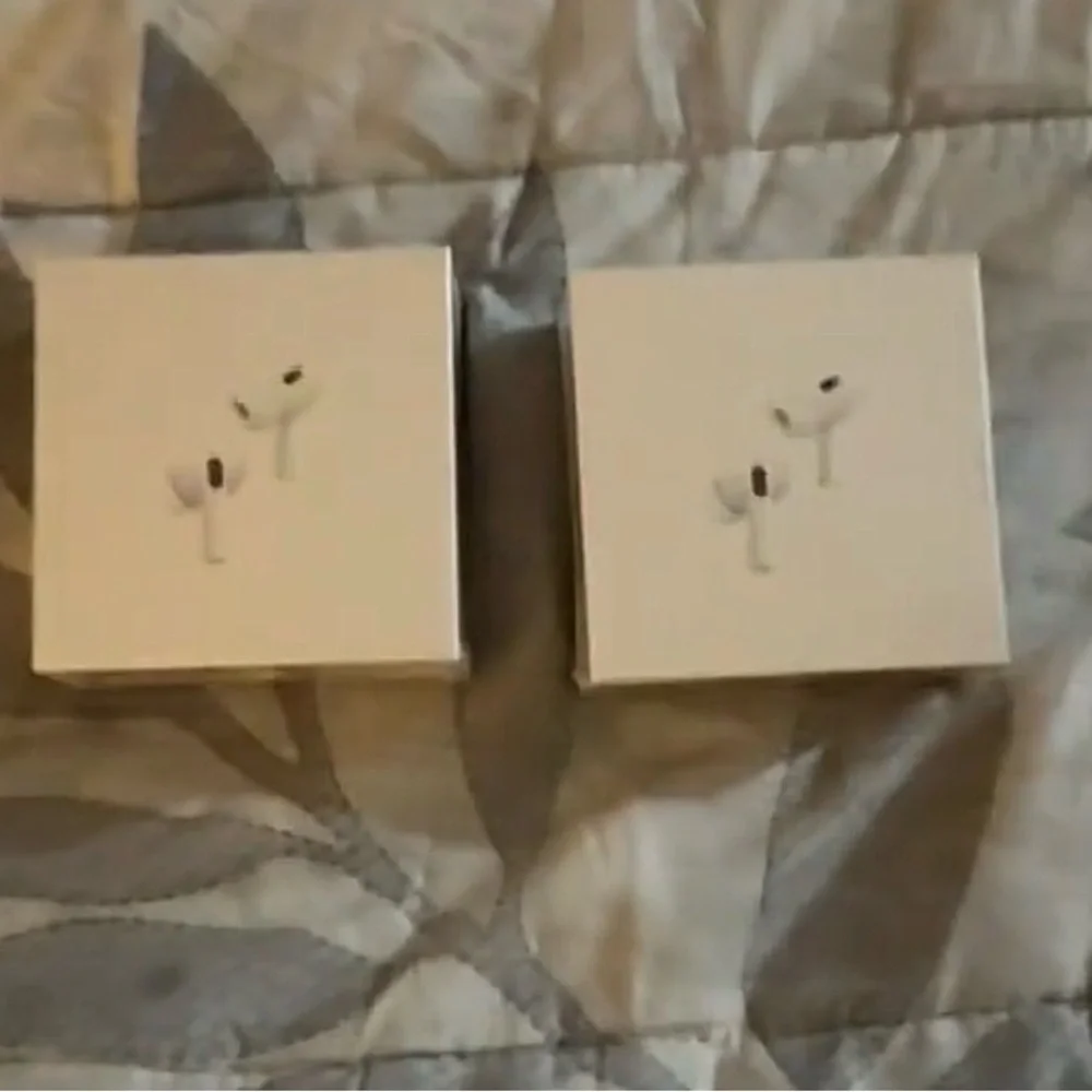 Apple White Wireless Earbuds